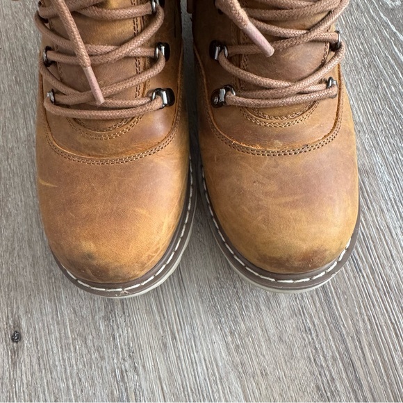 Women’s Royal Canadian Fur-Lined Boots - Picture 6 of 8